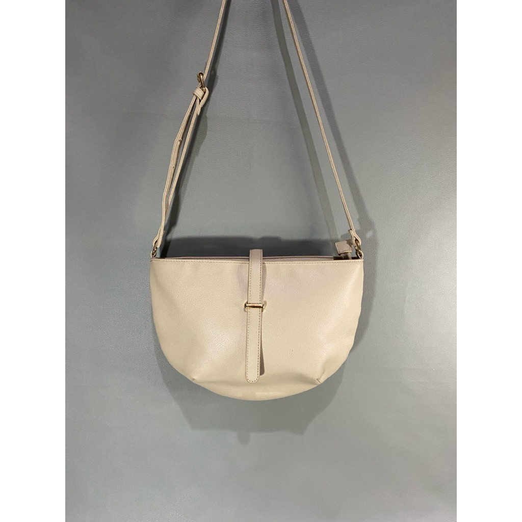 Vincci VB Slingbag Cream / Vincci VB Shouder Bag / Vincci VB Halfmoon Bag / Tas Vincci / Tas Bahu Vi