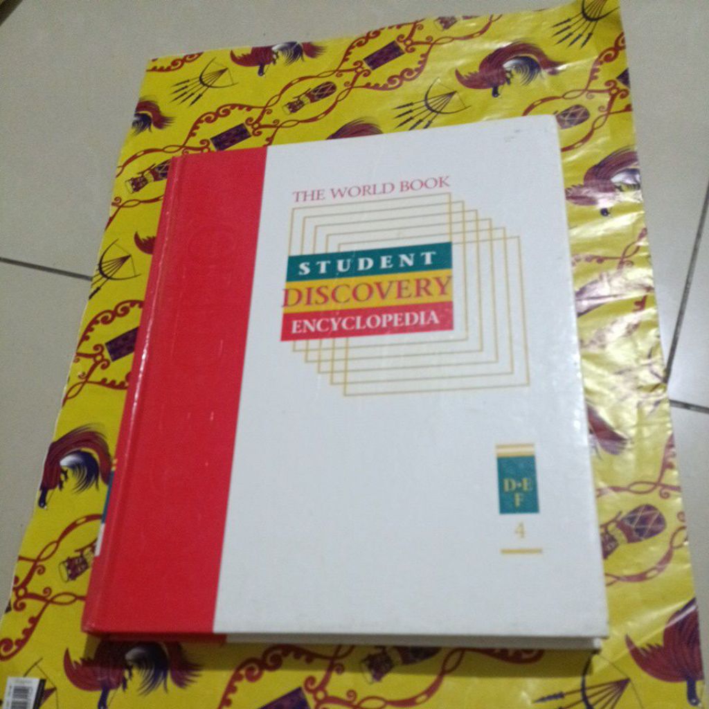 Buku import The  World Book 4 - Student Discovery Encyclopedia
