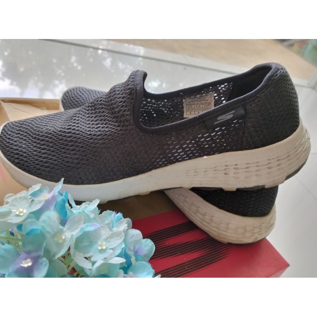 [Preloved] SKECHERS Original Go Walk Gen 5 Mesh | size 39