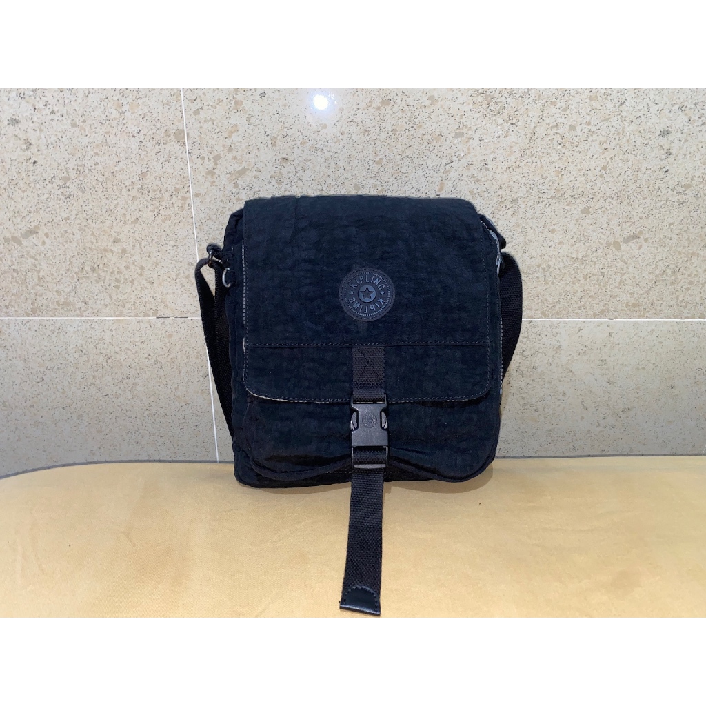 tas sling bag slempang pria cowo brand Kipling - hitam black favorit LIKE NEW preloved