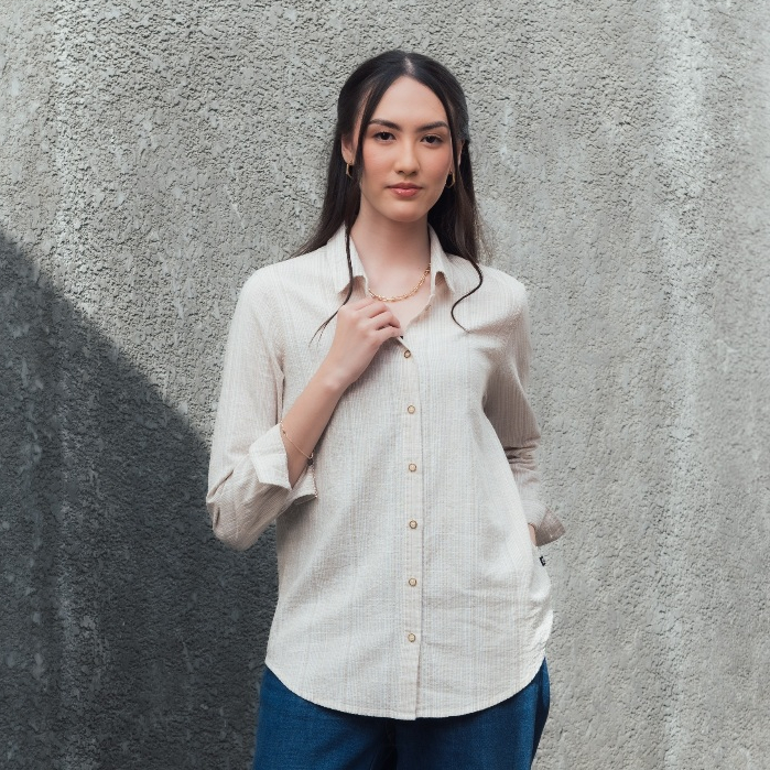 C2 Fuenia Khaki Kemeja Casual Wanita