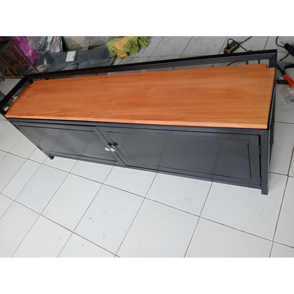 rak sepatu besi kayu industrial