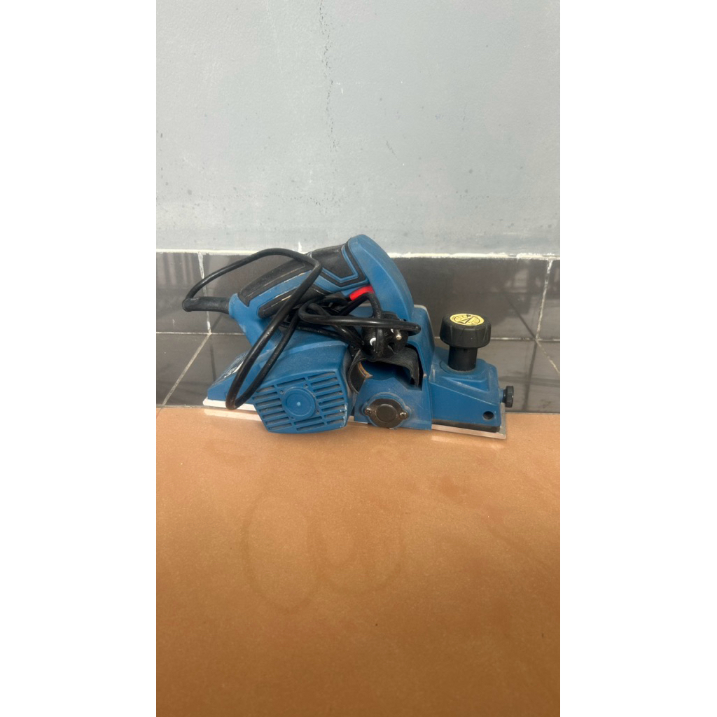 Mesin serut kayu dongcheng dmb04