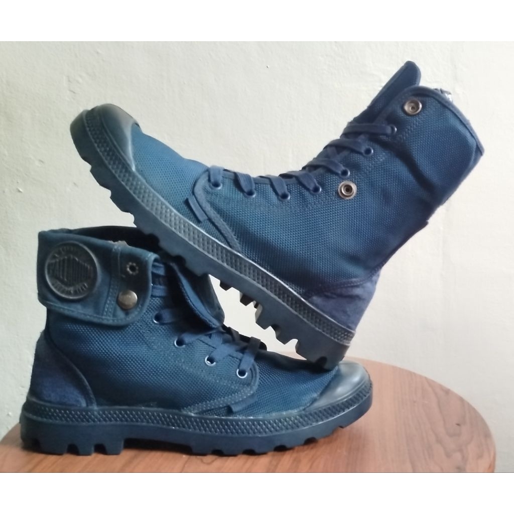 sepatu palladium. size 40