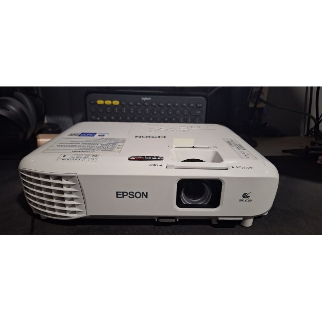 Proyektor Epson EB X500 Bekas