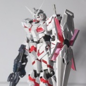 MG 1/100 UNICORN GUNDAM (RED / GREEN FRAME TWIN FRAME EDITION) TITANIUM FINISH