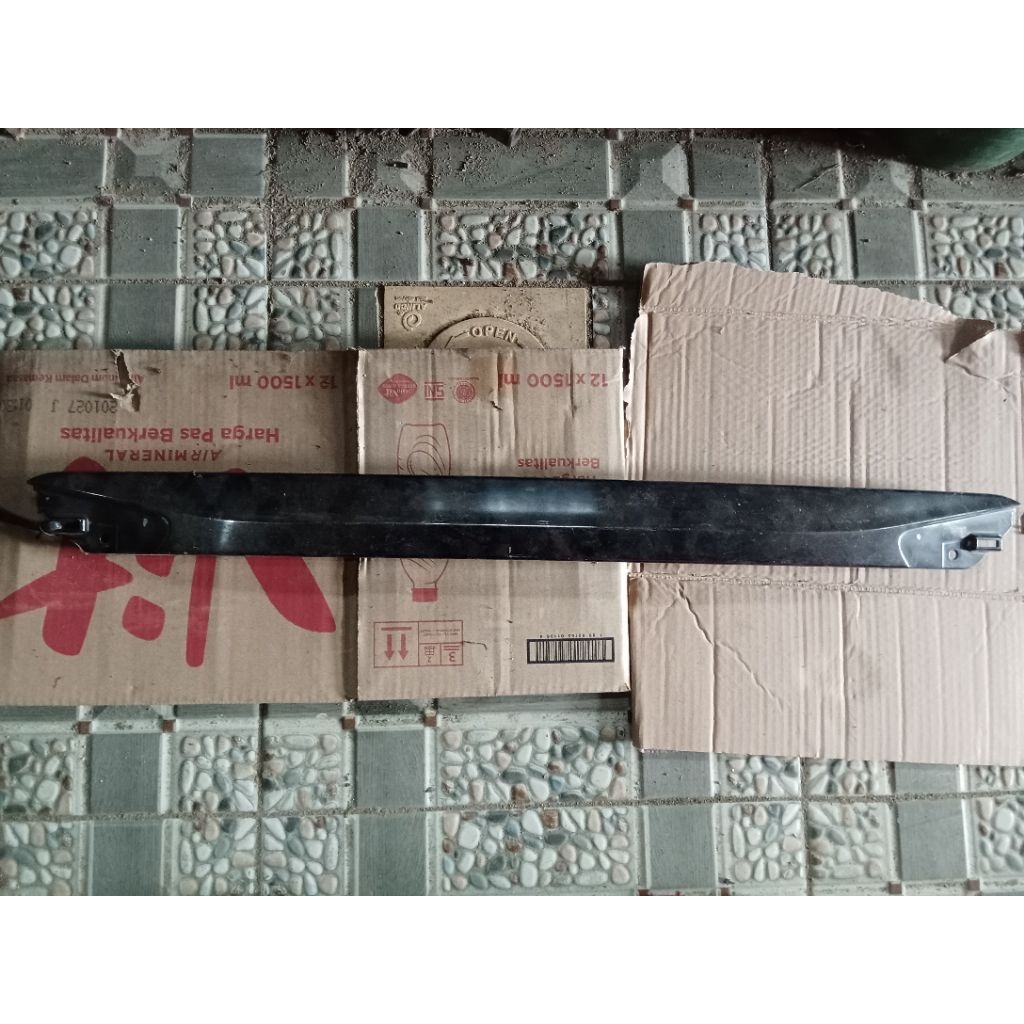 Trunklid Avanza 2016-2020 (Hitam)