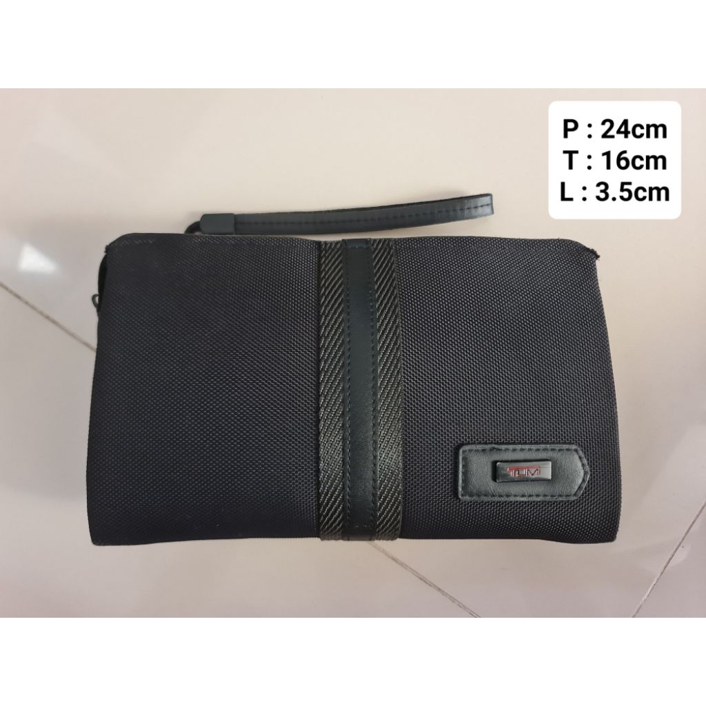 Tas Pria Handbag Clutch Tumi Black
Kondisi bekas / second / mantan

P : 24cm
T : 16cm
L : 3,5cm

Kon