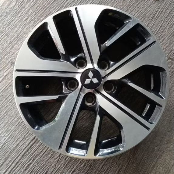 Velg xpander ultimate R16 pcd 5x114. satuan