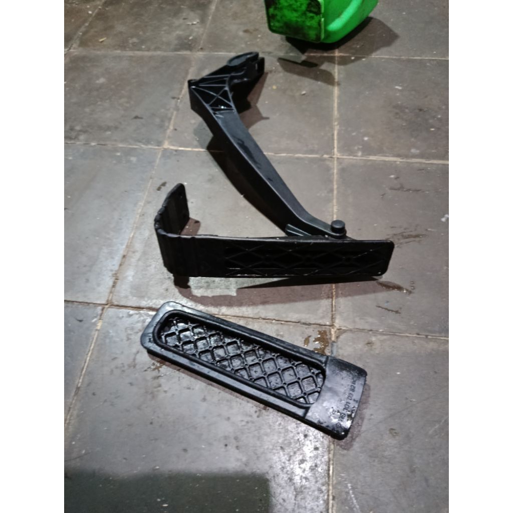 pedal gas karet pedal gas Mercy w202