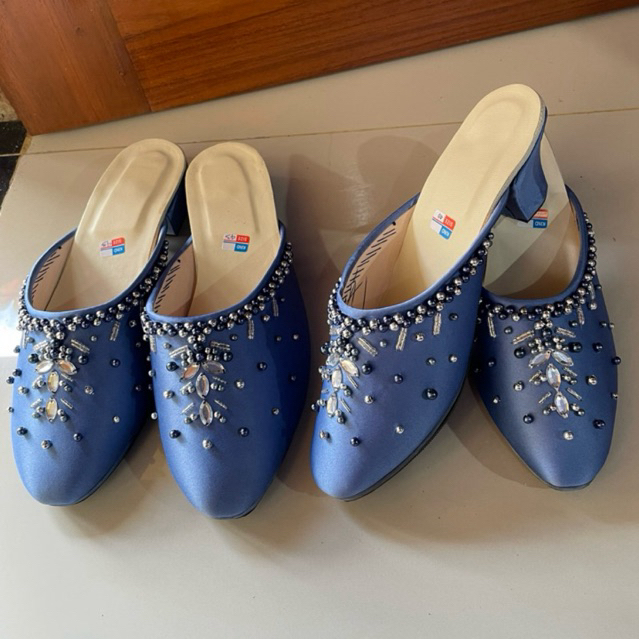 Wedding shoes || sendal selop pengantin warna denim