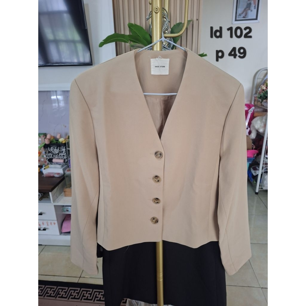 Blazer crop loose kerah