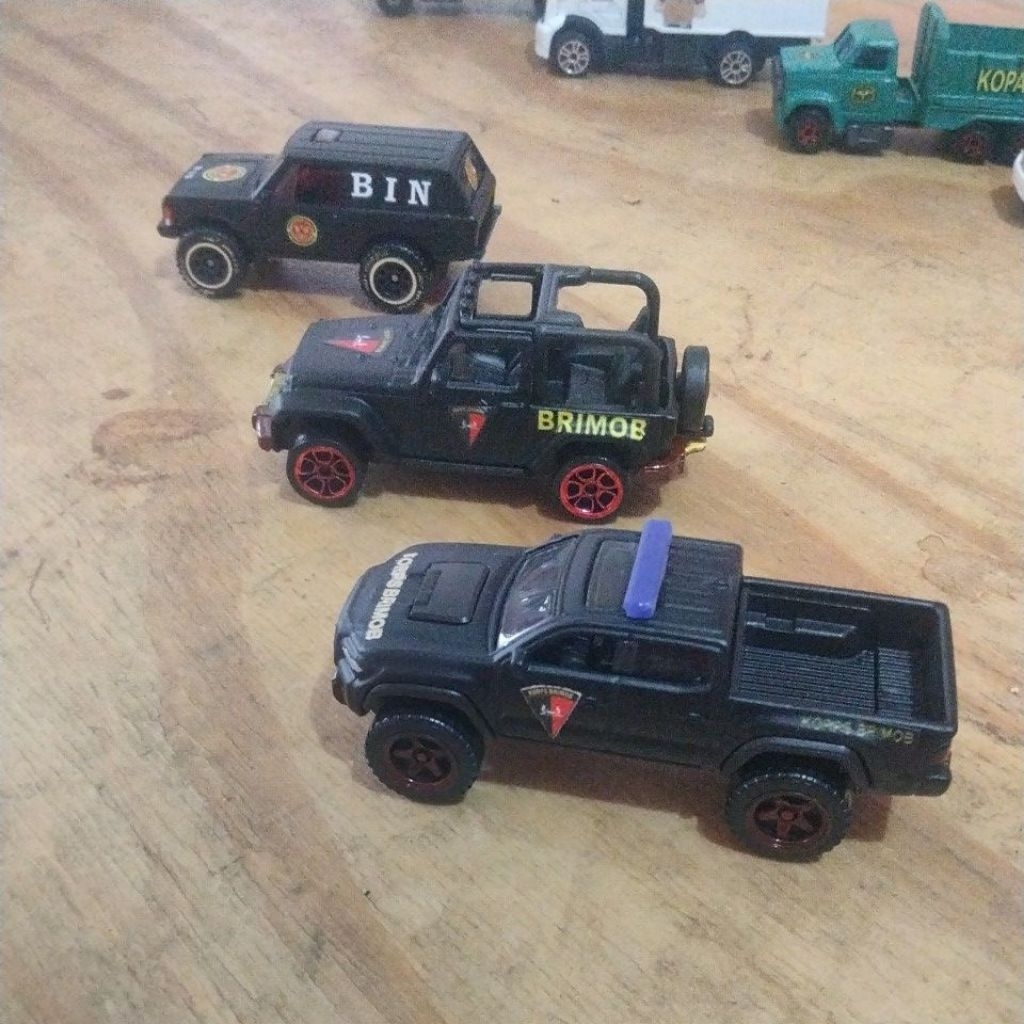 Miniatur Mobil BRIMOB Dan BIN
