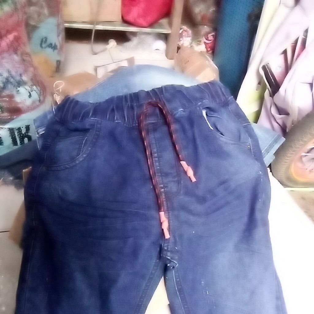 celana panjang bahan Levis wanita ukuran L