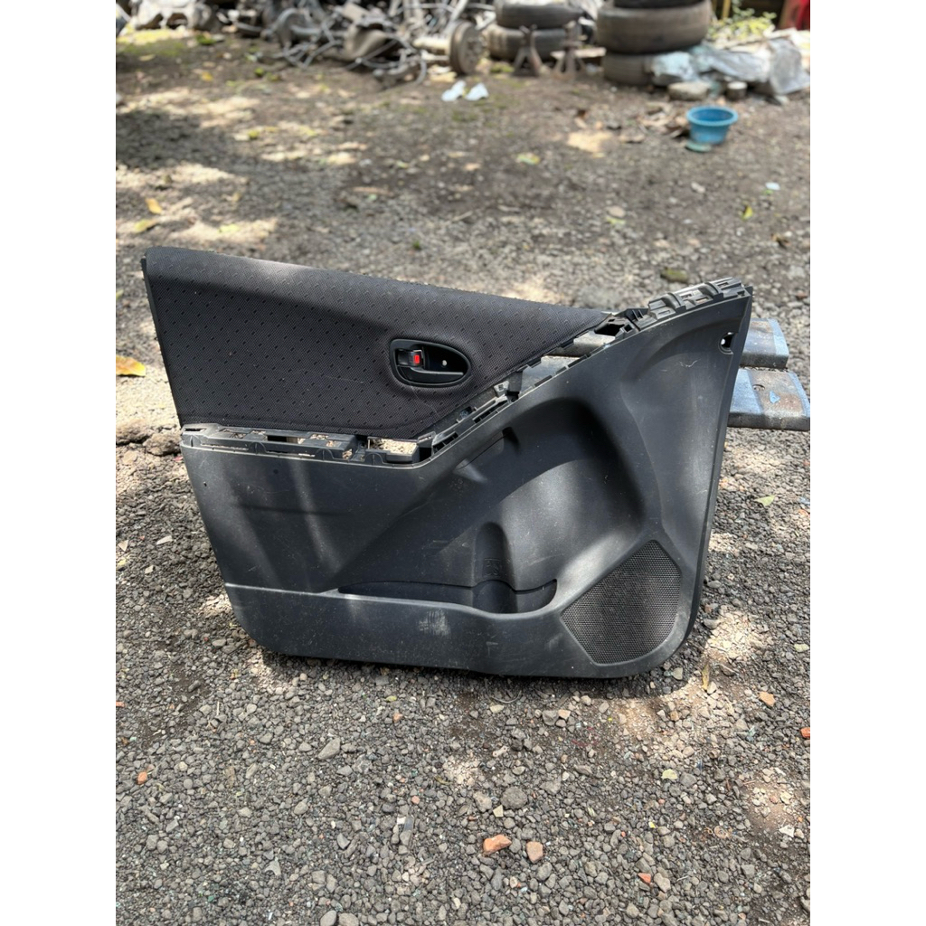panel pintu doortrim kiri yaris bakpao original