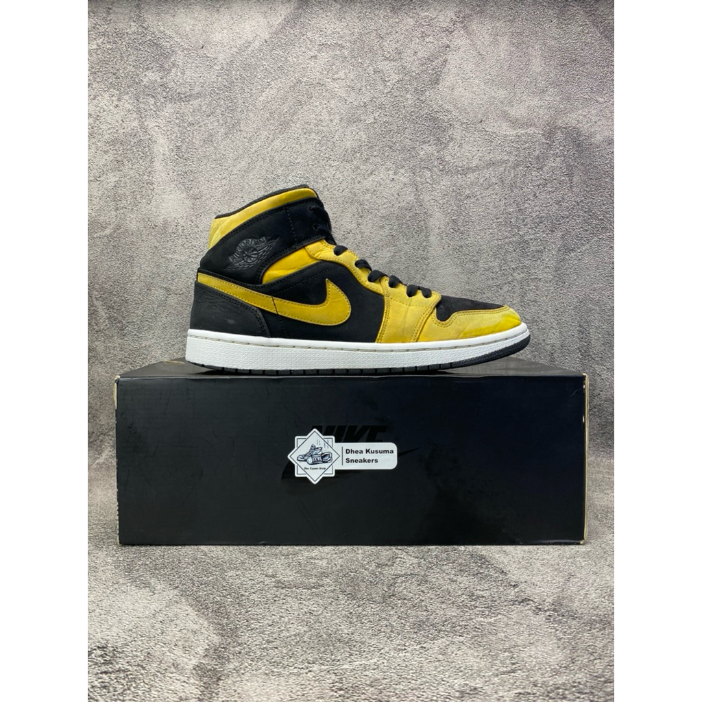 Sepatu Second Nike Air Jordan 1 Retro Mid ‘Reverse New Love’  Size 42  Original Guarantee 100%