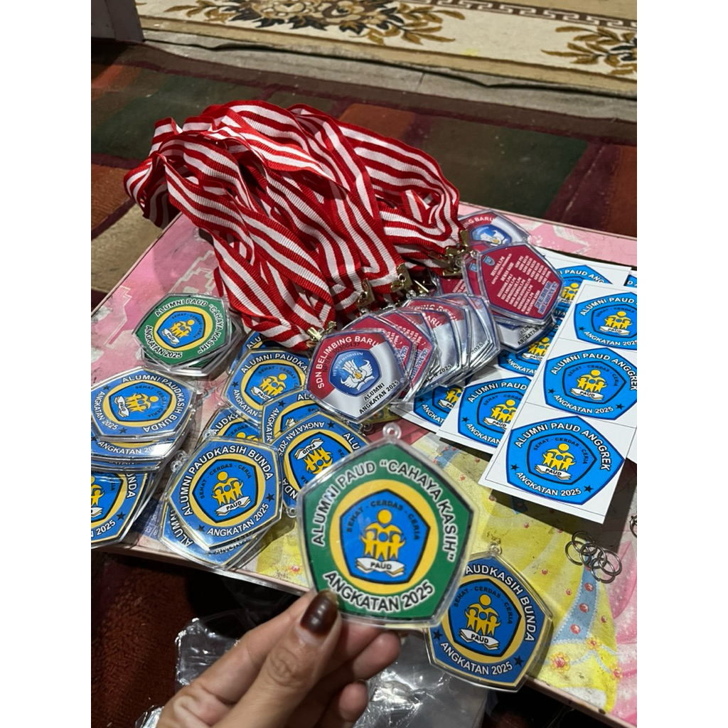 medali perpisahan sekolah akrilik 2 sisi