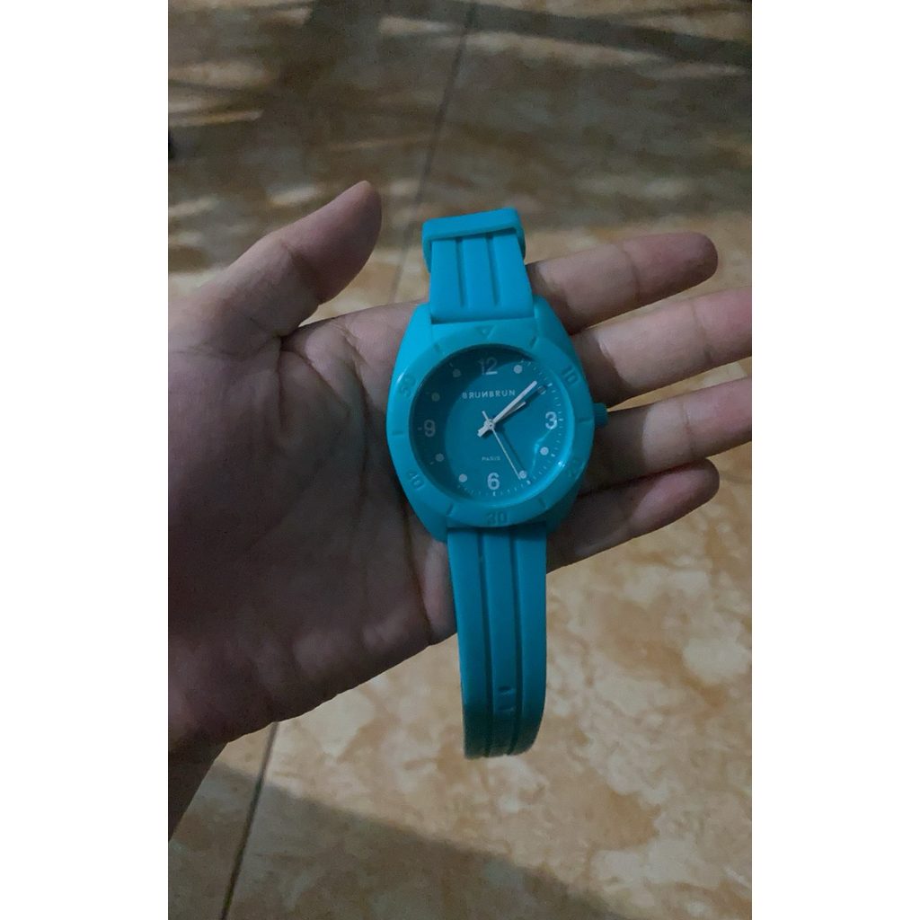 jam tangan burn burn (kondisi mati/abis batre kayaknya)