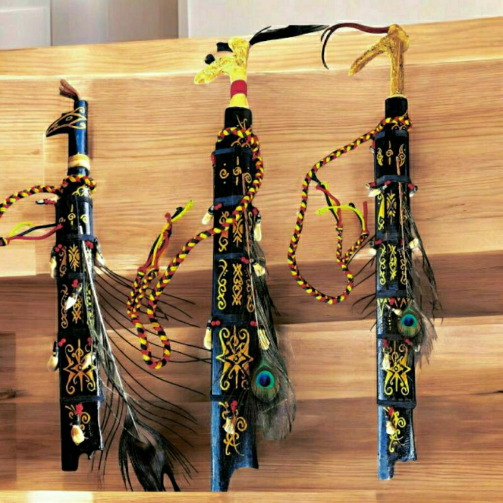 Mandau Hiasan Etnik Dayak Kalimantan Ukiran Tradisional Gagang Fiber