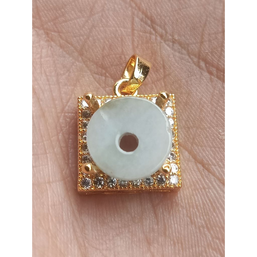 liontin giok Birma