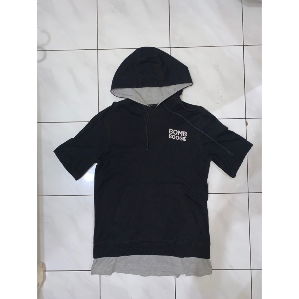Preloved/Bekas Hoodie Bombboogie Hitam Lengan Pendek
