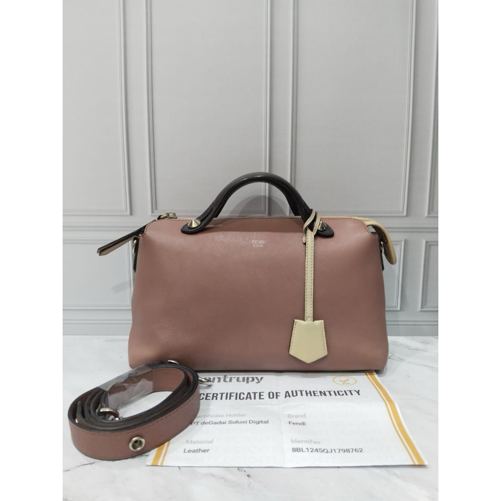 Preloved Fendi BTW Small/Medium with entrupty