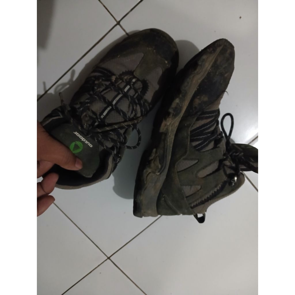 sepatu outdor
