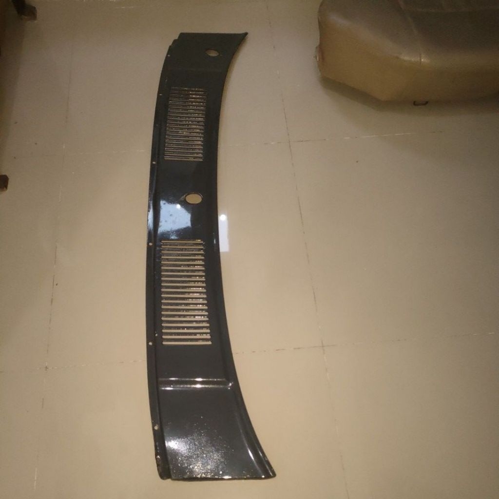 Body Plat Grill Wiper (Penutup Link wiper) / Plat Cowl corolla DX 80/81