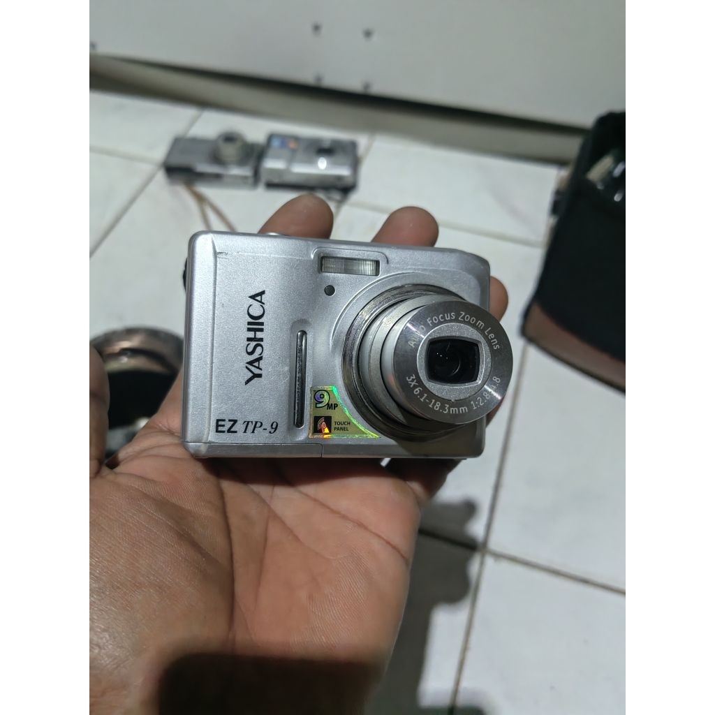 kamera digital yashica EZ TP 9 / bahan