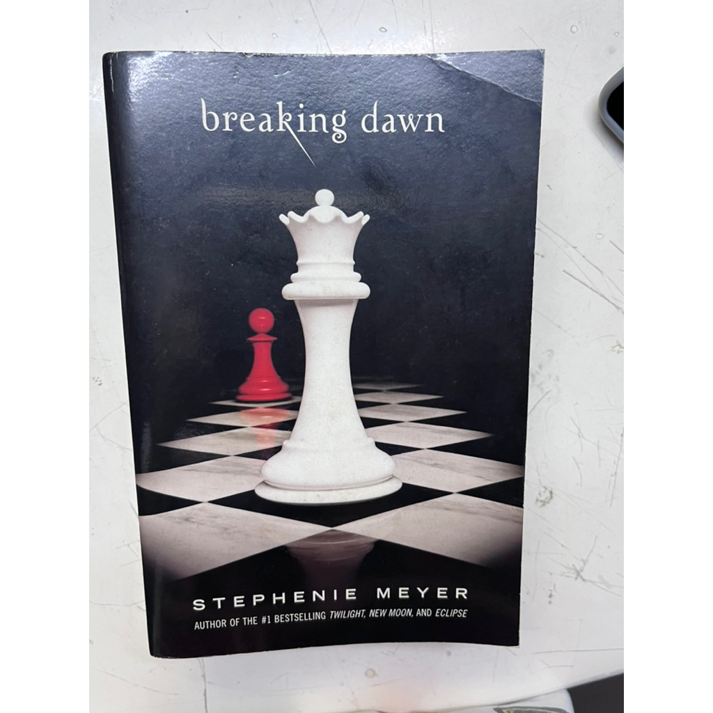 Preloved novel bhs Inggris ori “Twilight” & “Breaking Dawn”