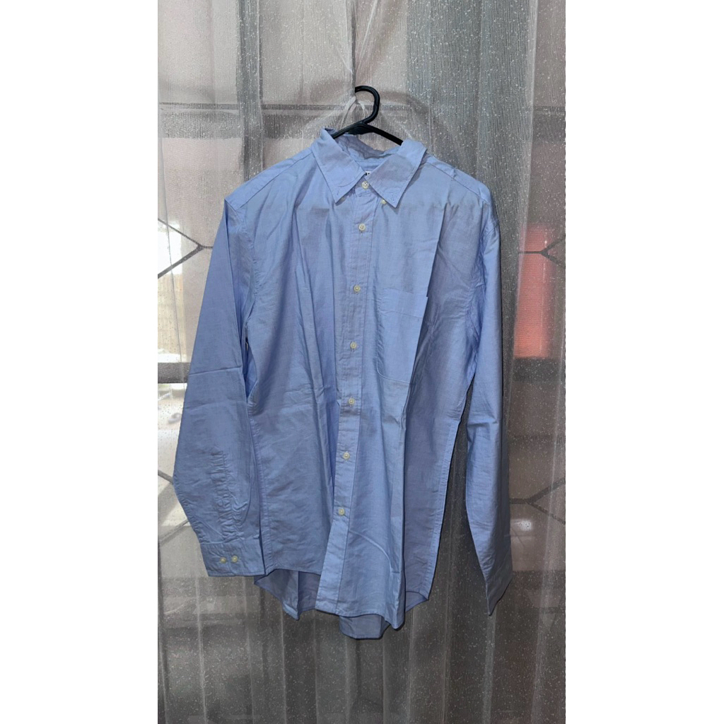 kemeja uniqlo (uniqlo shirt) size M warna biru denim