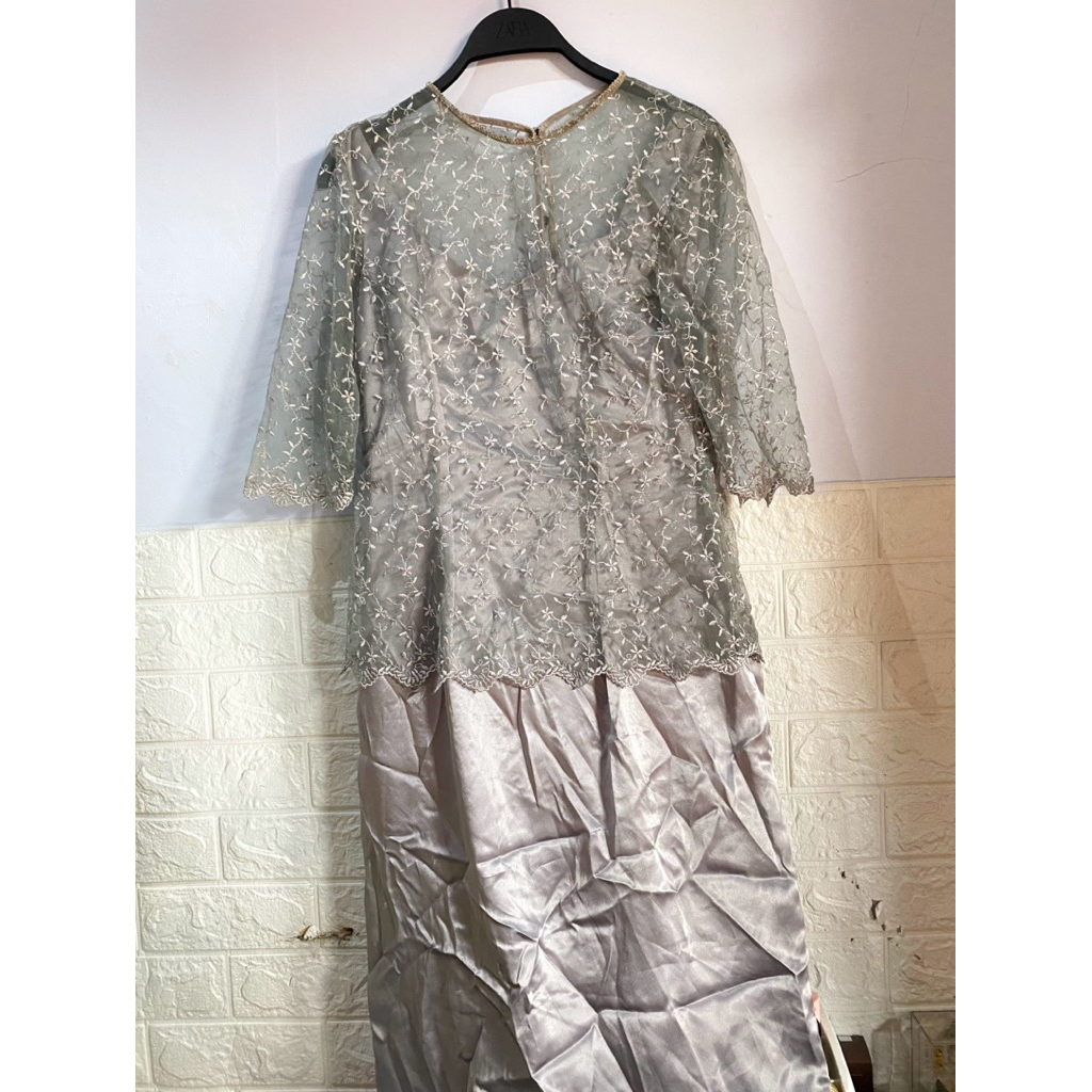 Dress Brokat Satin Grey [Preloved Pribadi]