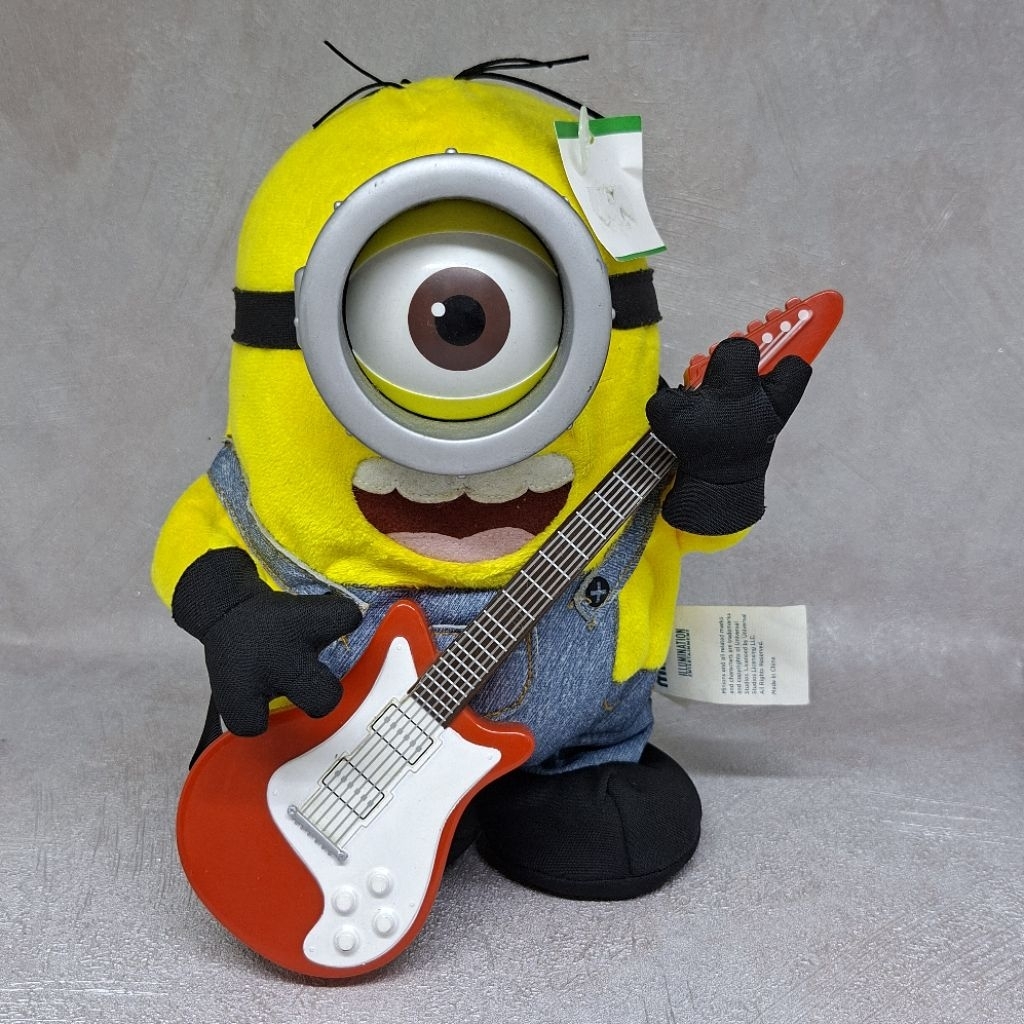 New MINIONS Rock N Roll STUART Interactive Minion thinkway toys
