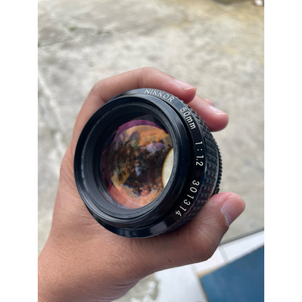 Lensa Nikon Nikkor 50mm f/1.2 AIS mulus
