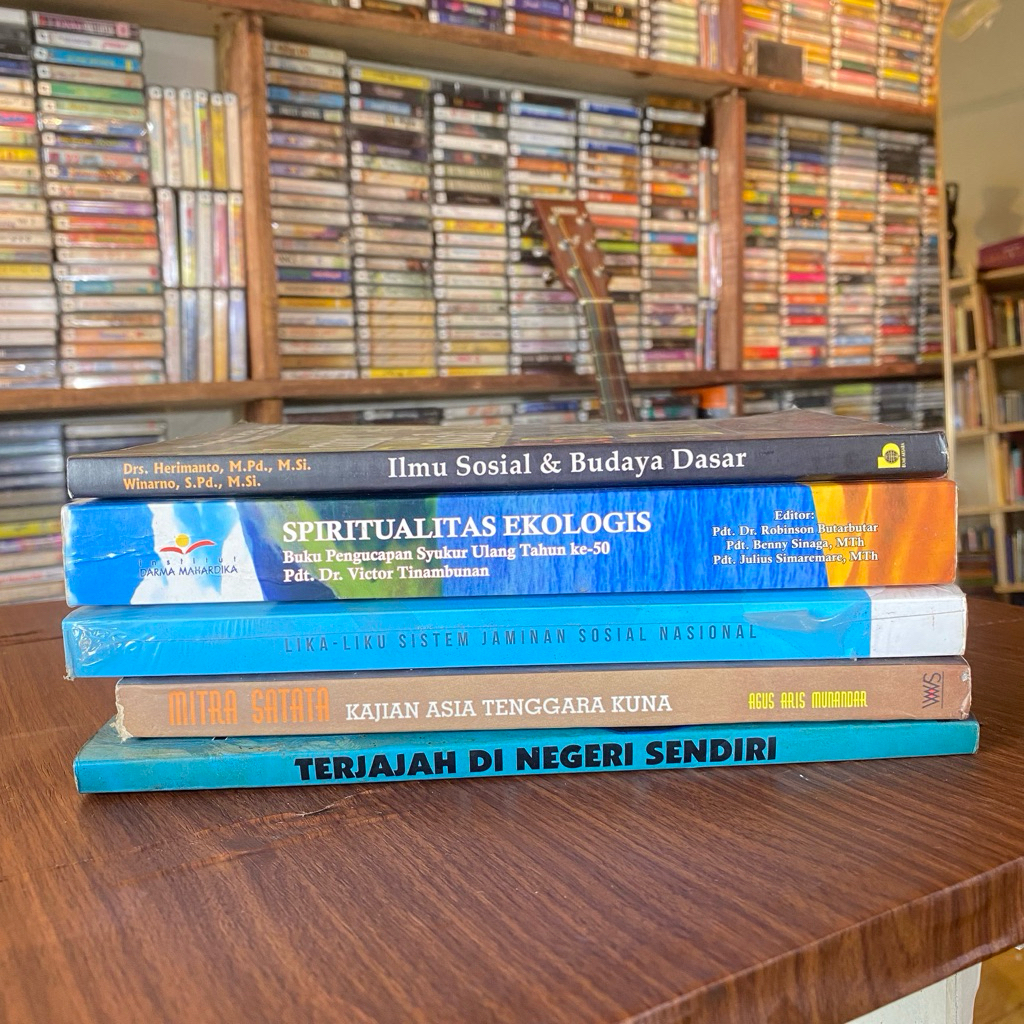 Ilmu Sosial & Budaya Dasar – Herimanto & Winarno | Spiritualitas Ekologis – Victor Tinambunan (ed.) 