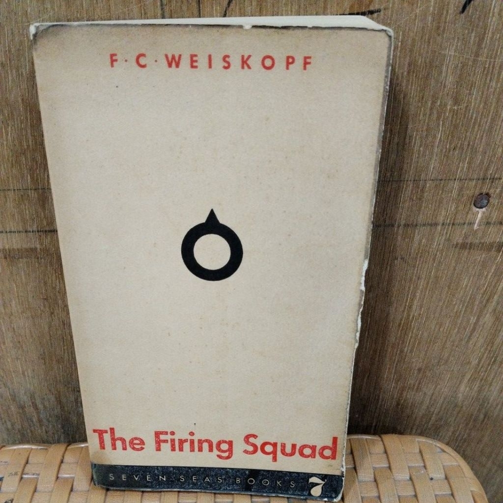 BUKU BEKAS ORIGINAL Kondisi mulus,,buku langka F.C WEISKOPF/The Firing Squad/SEVEN SEAS BOOKS