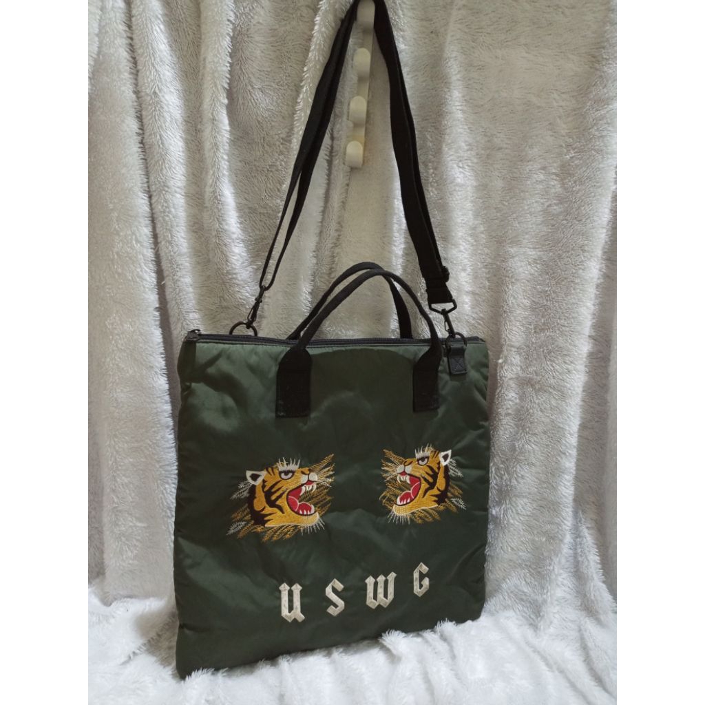 Magzy Second LIKE NEW Tote Sling Bag Hijau Army Urban Swagger