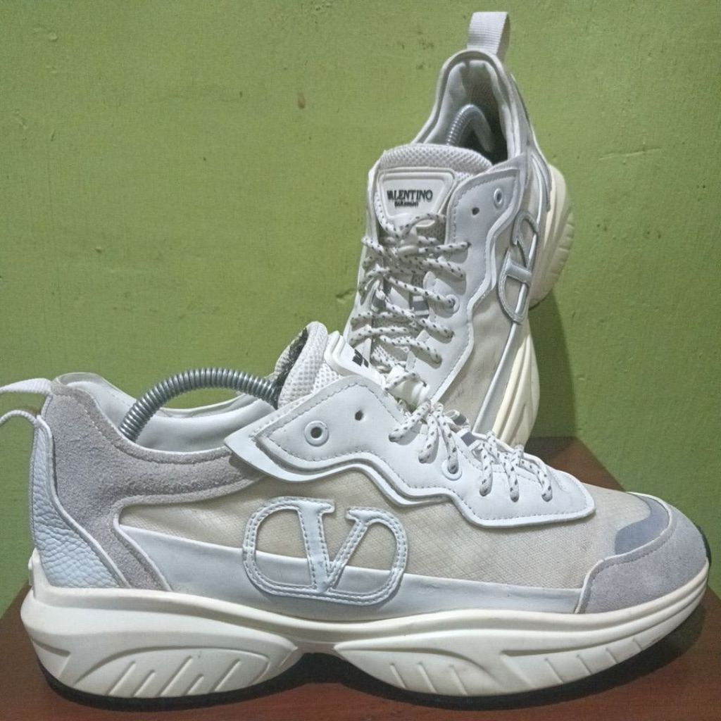 sepatu Valentino garavani size 42