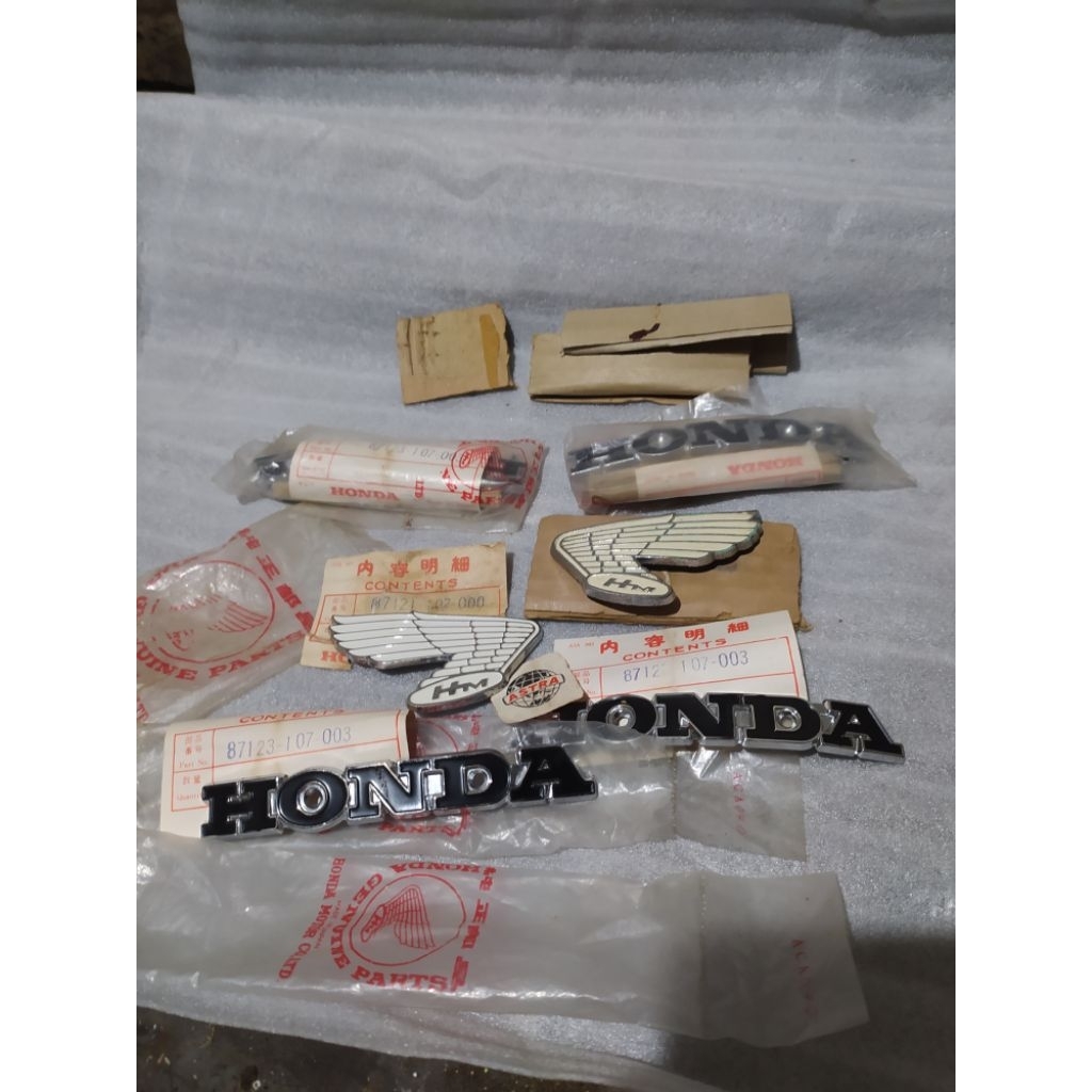 emblem tangki cb100 k0/k1/k2 original