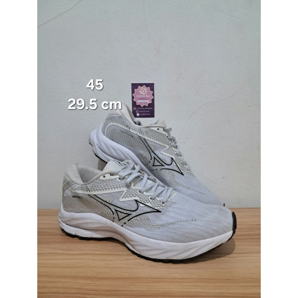 sepatu running second size 45