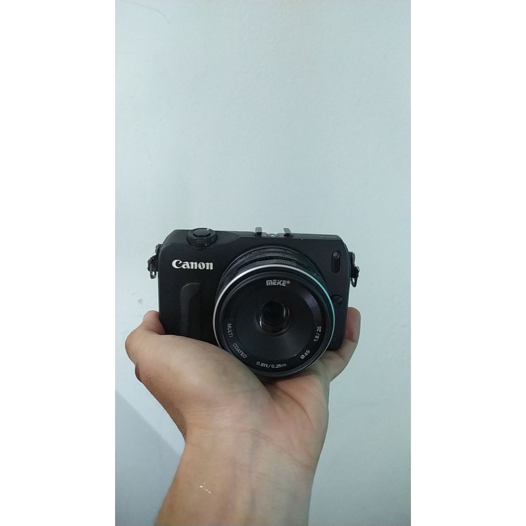 kamera Canon eos M plus lensa fix Meike 50mm mulus