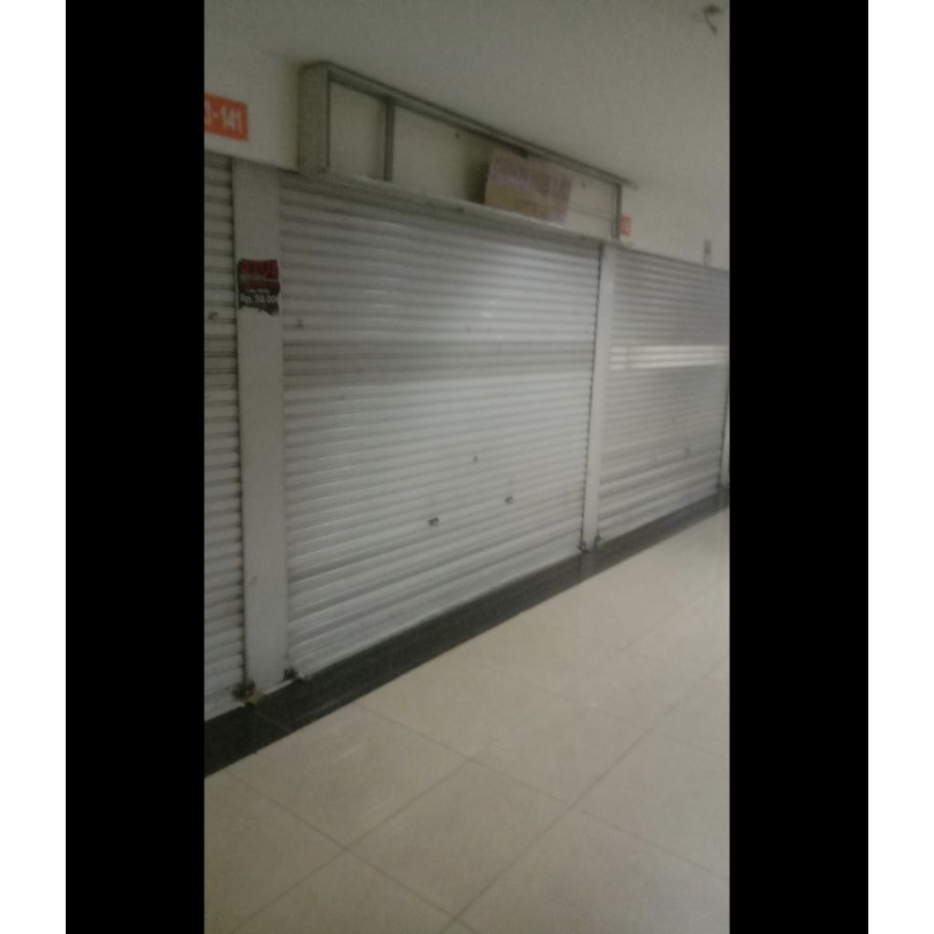 Di jual di sewakan toko kios harco mangga dua elektronik dan komputer
Dekat eskalator tangga
Depan h