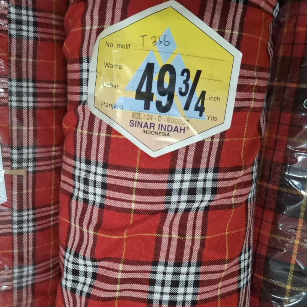 Kain Kotak Seragam Sekolah 356 Merah