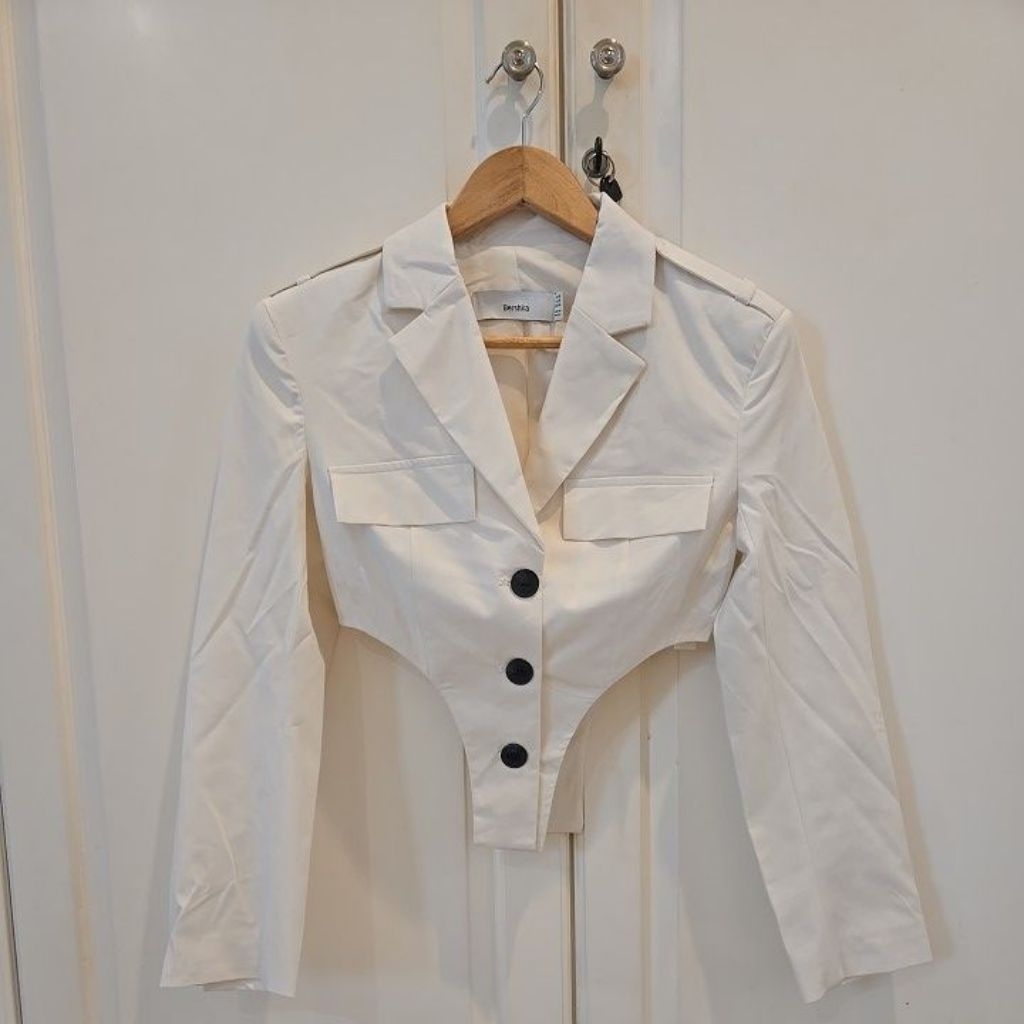 PRELOVED BERSHKA White Blazer (Size XS)