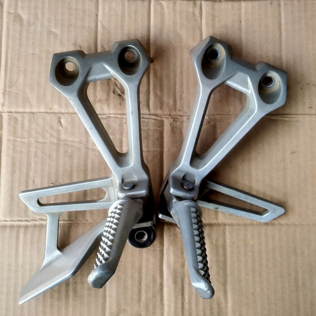 Bustep pijakan kaki belakang Honda Supra GTR 150 Second original