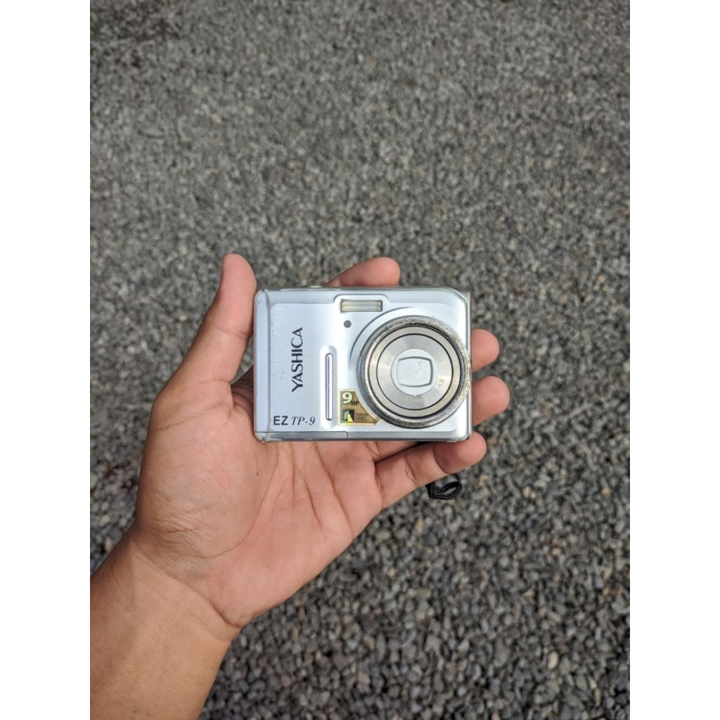 Digicam Yashica EZ TP9