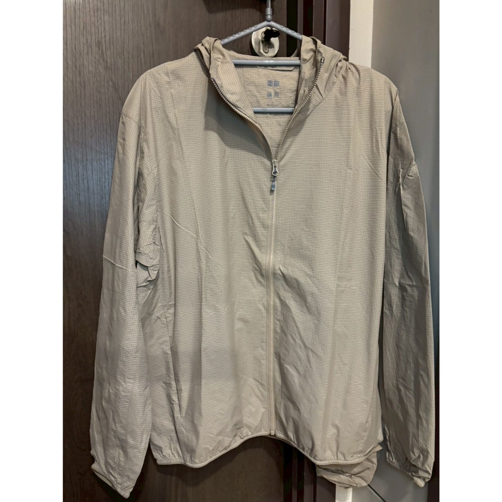 Jaket uniqlo beige pria/luaran/jaket