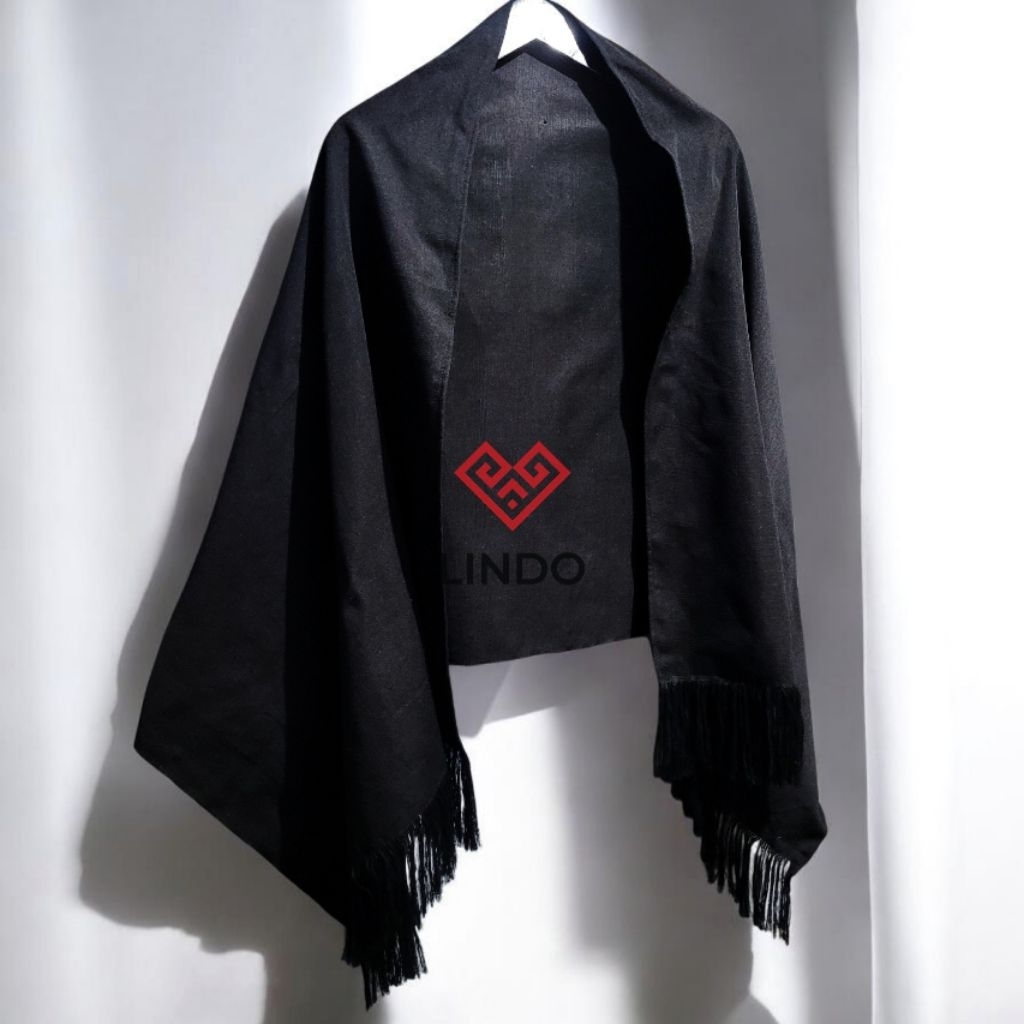 Selendang Tenun Hitam Polos Toraja (Kode: DF1019510)