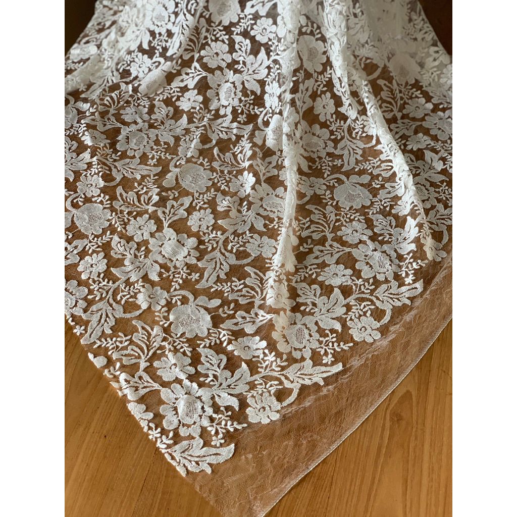 KAIN BROKAT KATUN PUTIH