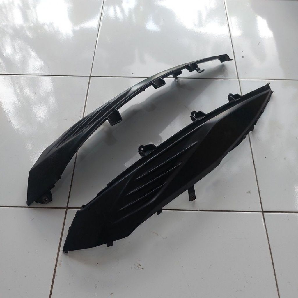Cover Sambungan Body Kasar Vario 110 Fi 2014-2018 Original
